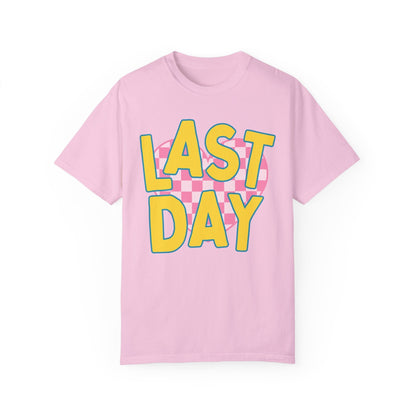 Last Day of School Teacher T-Shirt - Retro Aesthetic Class Dismissed, Comfort Colors