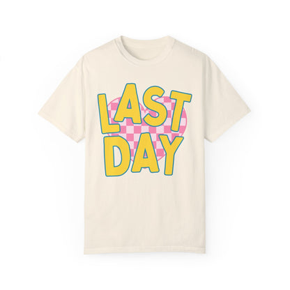 Last Day of School Teacher T-Shirt - Retro Aesthetic Class Dismissed, Comfort Colors