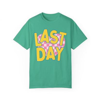 Last Day of School Teacher T-Shirt - Retro Aesthetic Class Dismissed, Comfort Colors
