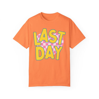Last Day of School Teacher T-Shirt - Retro Aesthetic Class Dismissed, Comfort Colors