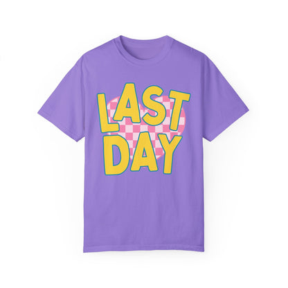 Last Day of School Teacher T-Shirt - Retro Aesthetic Class Dismissed, Comfort Colors